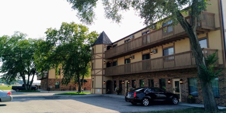 Alexis Park Exterior